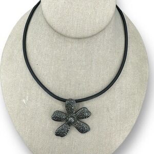 Silpada Sterling Silver Textured Flower Pendant Necklace 925 16 Inches